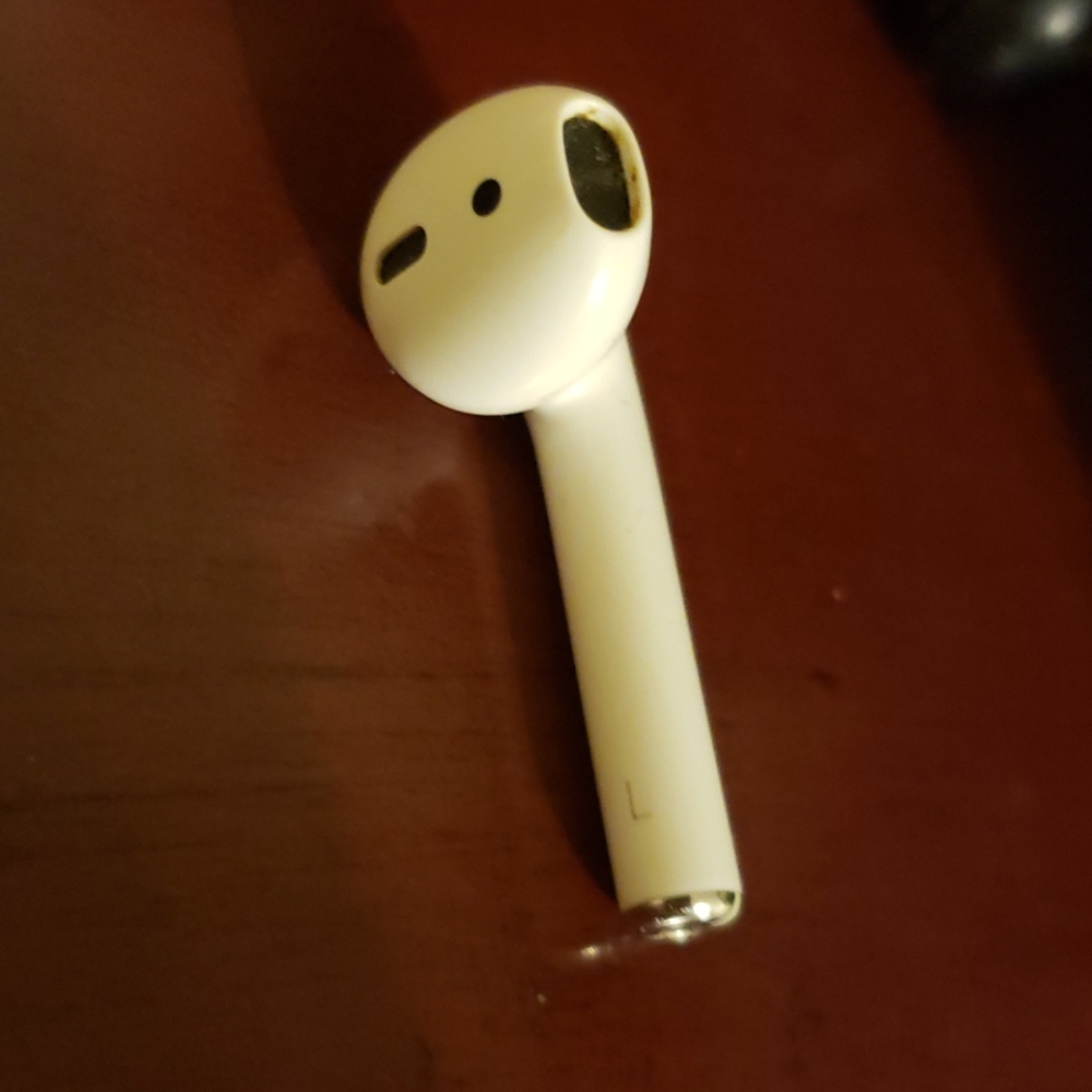 AS IS LEFT AIRPOD PLEASE READ DESCRIPTION